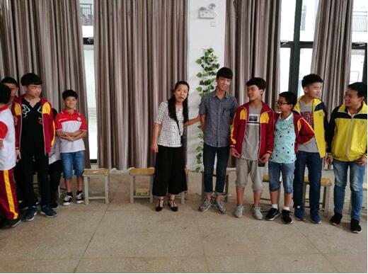 市未成年心理健康辅导站到宜章县思源学校开展  关爱留守儿童心理健康活动