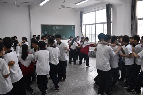 郴州市北湖区第十八中学开展校外未成年人心理健康关爱活动